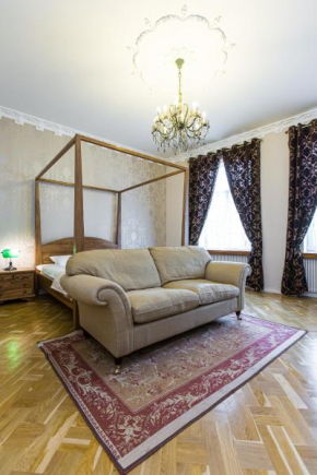 Австрійська квартира в центрі на вулиці Михальчука 5